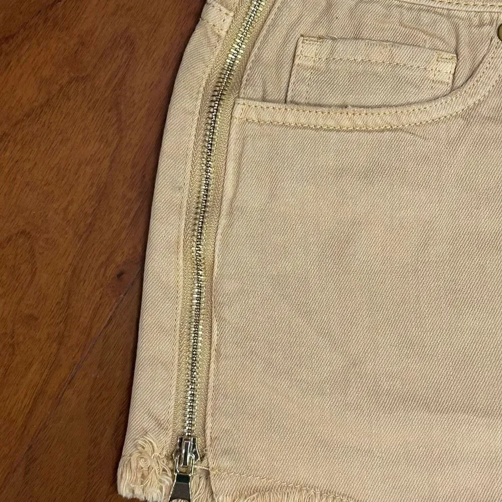 Sandrine Rose SIZE 26 NWT beige button fly shorts‎ with side zipper